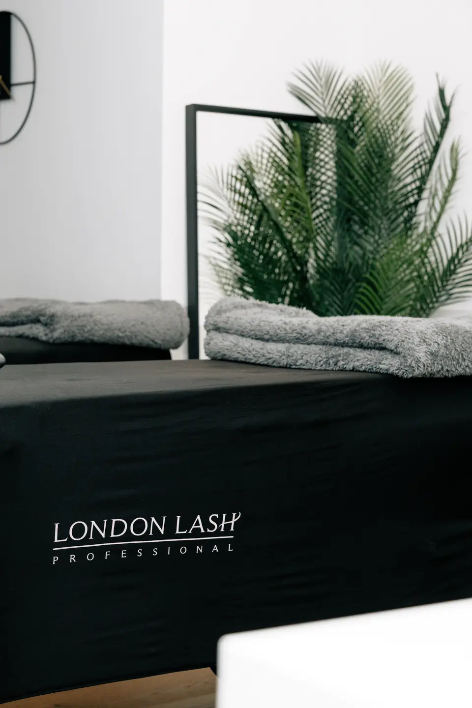 Envy lashes London decor